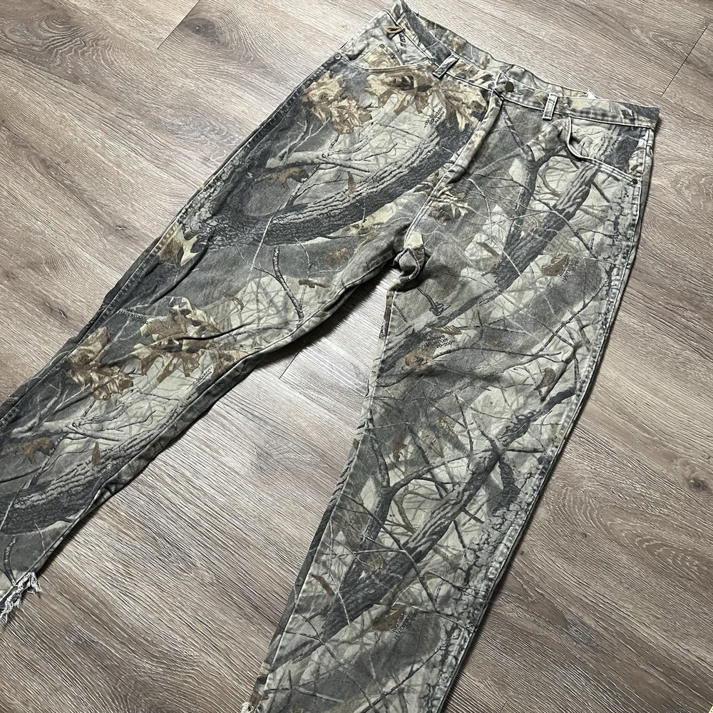 Vintage Wrangler Rugged Wear Jeans Size 40x31 RealTree Hardwoods Camo USA Made